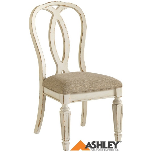 Καρέκλα τραπεζαρίας Realyn της Ashley, με στρογγυλεμένη πλάτη, αφράτο μαξιλάρι καθίσματος και λευκό φινίρισμα παλαιωμένου επίπλου.