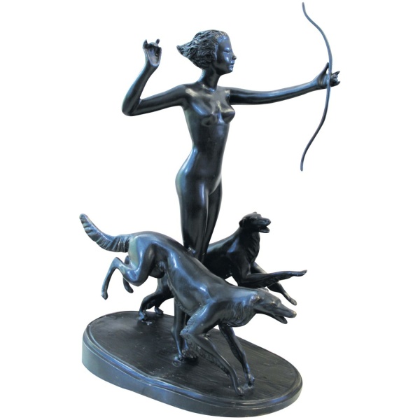 Μπρούτζινο άγαλμα της θεάς του Κυνηγιού Άρτεμις γυμνής, καθώς κυνηγά με τα δύο της σκυλιά