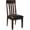Καρέκλα τραπεζαρίας Haddigan, από την Ashley, με φαρδιά ξύλινη πλάτη και ανθεκτικό μαξιλαρωτό κάθισμα.