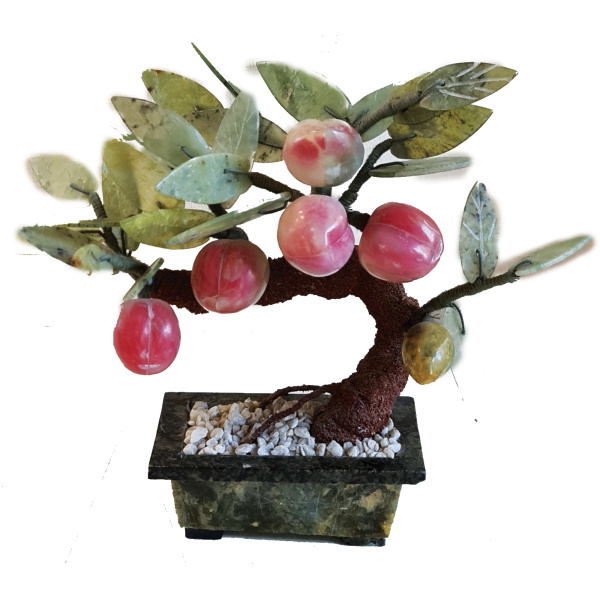 Ένα πρωτότυπο διακοσμητικό, με συλλεκτική αξία και σχετική σπανιότητα, που δείχνει ένα κλαρί με μήλα από νεφρίτη.