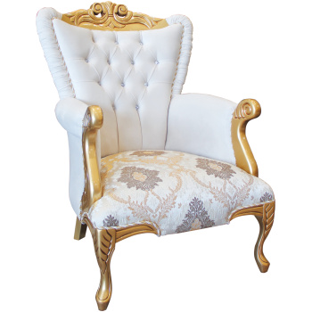 Μπερζέρα, με καπιτονέ πλάτη και αφράτο μαξιλάρι καθίσματος, επενδεδυμένος με φλοράλ ταπετσαρία, σε χρυσό και καφέ χρώμα.