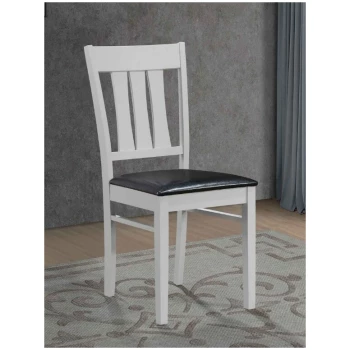 Καρέκλα τραπεζαρίας, ρουστίκ. Έχει πλάτη με τρεις κάθετες σανίδες, κάθισμα από τεχνόδερμα και λευκό χρώμα.