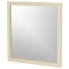 Ξύλινος ορθογώνιος καθρέπτης, με το πλαίσιό του να είναι σε λευκό χρώμα.