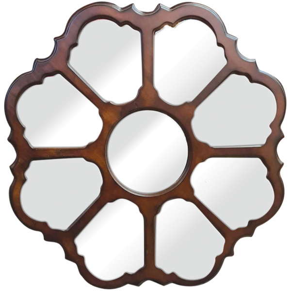 Επιτοίχιος στρογγυλός ξύλινος καθρέπτης, με λεπτό ξύλινο πλαίσιο. Έχει κυκλικά κάποια σχέδια, που θυμίζουν το σχήμα του τροχού.