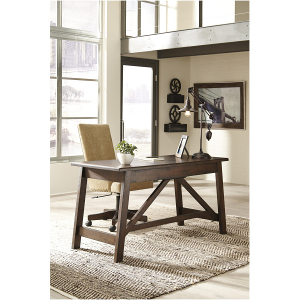 Καρέκλα γραφείου Baldridge, με ξύλινο σκελετό και κάθισμα επενδεδυμένο με ταπετσαρία. Διαθέτει μηχανισμό για ρυθμιζόμενο ύψος καθίσματος.
