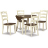 Στρογγυλό τραπέζι Woodanville, της Ashley. Έχει λευκό φινίρισμα, επιφάνεια σε χρώμα καφέ σκούρο και πλαϊνά φύλλα του «πέφτουν».