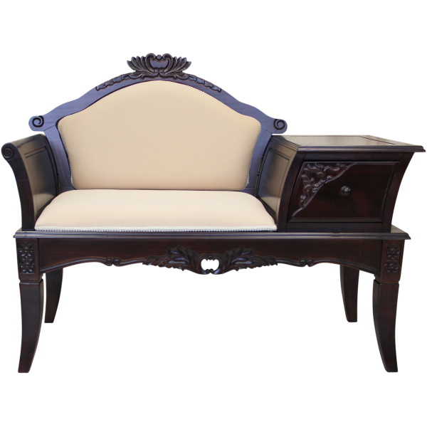Διθέσιος καναπές, με ξύλινο σκαλιστό πλαίσιο, σε σκούρο καφέ χρώμα. Έχει μαξιλαρωτό κάθισμα και πλάτη και ενσωματωμένη εταζέρα με συρτάρι.