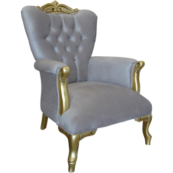 Πολυθρόνα μπερζέρα με ξύλινο, χρυσό σκελετό και ανοιχτή γκρι ταπετσαρία. Είναι σε στυλ Louis XV και μπορεί να σταθεί παντού με αξιοπρέπεια.